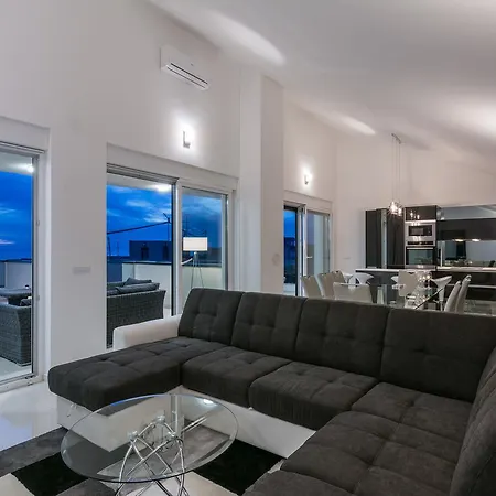 Breathtaking Sea View Luxury Penthouse *